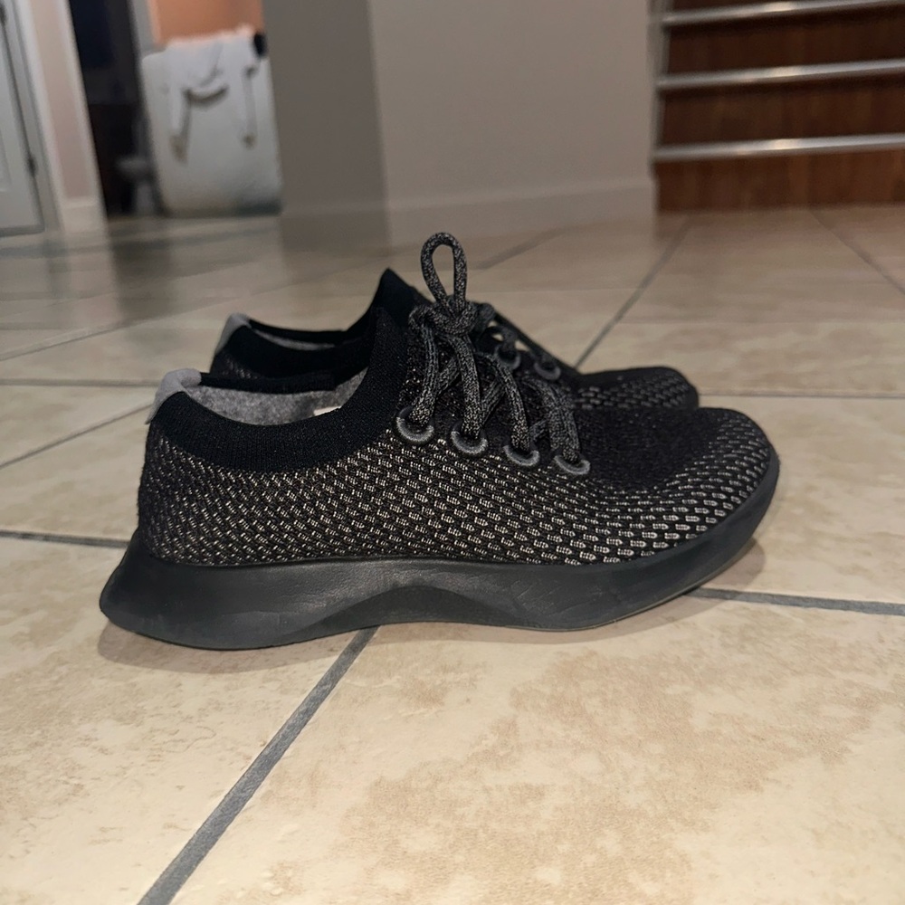 Women’s allbirds sneakers - Picture 6 of 8